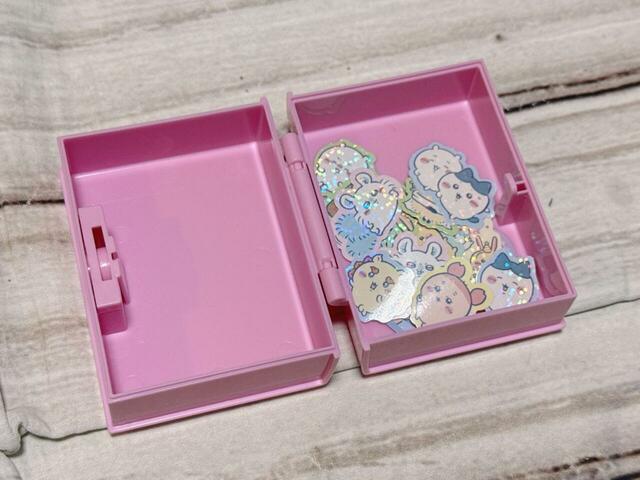 ブックケースにフレークシールを収納してみました。ぴったり！