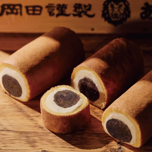 【東京ギフトパレット・東京駅限定スイーツランキング 2024（生菓子・半生菓子）】3位「あんバタロール」1本 1,944円／岡田謹製 あんバタ屋