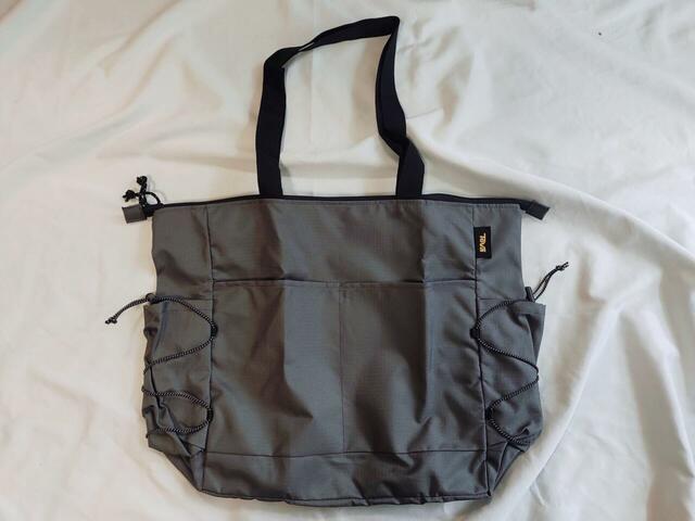 落ち着いたグレーカラー