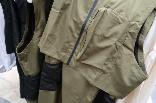 「アクティブセットアップ」ベストの大きなポケット