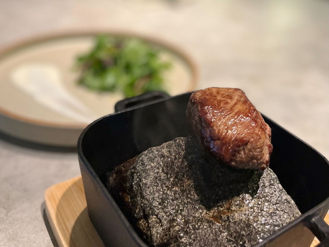 【コミュニケーションサウナ オー（OOO）】「イチボのロウリュステーキ」1,800円（税込）