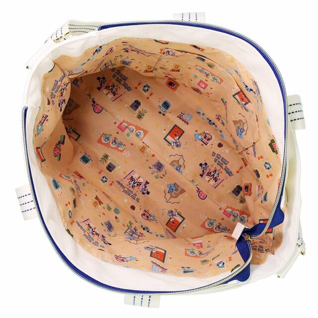 トートバッグ 5,500円|東京ディズニーリゾート内の窓やドアがデザインされたグッズ|販売店舗:東京ディズニーランド「ホームストア」、東京ディズニーシー「エンポーリオ」|発売日:2023年10月12日(木)