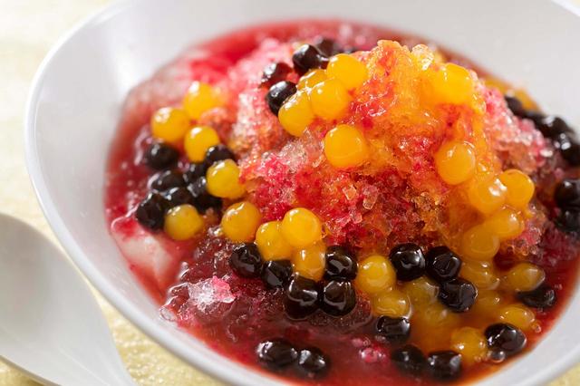 シェイブアイス（豆花(トウファ)、フルーツ、タピオカ） 1,280円｜東京ディズニーシー「ヴォルケイニア・レストラン」