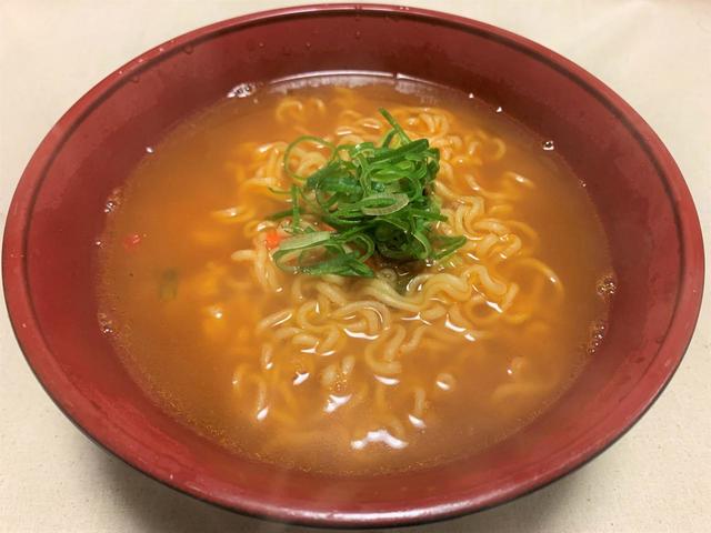 「辛ラーメン 袋麺」器に移したら完成です