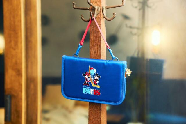 Disneyland Parisマルチケース　3,069円(税込)