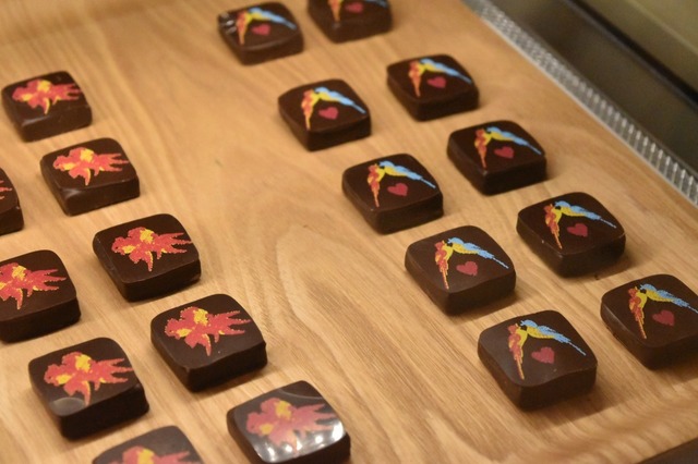 左)キルシュのガナッシュ、右)エクアドル産使用のがナッシュ