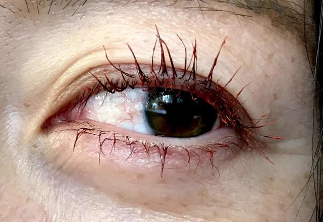 コーセー　 カールキープマジック / クリアレッド(限定色)　990円（税込）