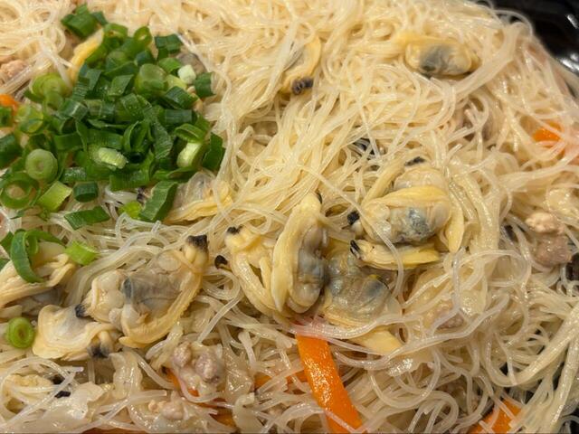 【ロピア 台湾風もり盛りあさりビーフン】ごろごろ入った豚ひき肉と野菜もポイント！