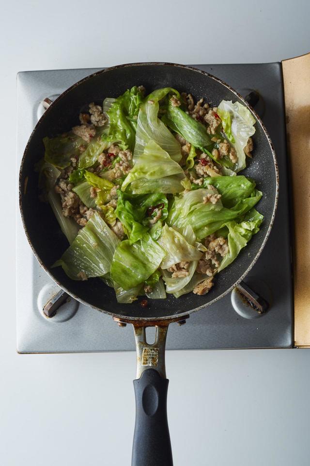 『レタスのペペ飯』