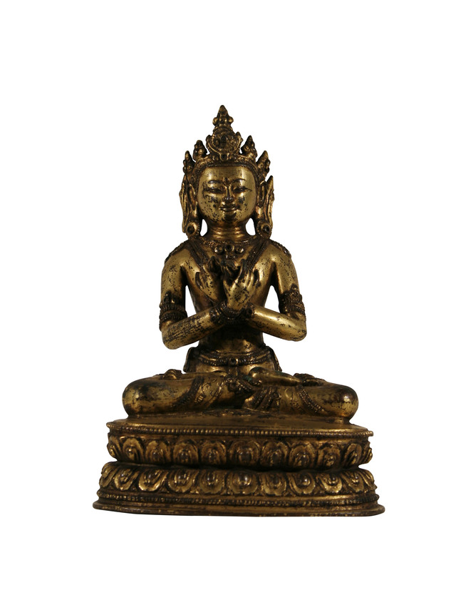 グル・パドマサンバヴァ 坐像 16 世紀 銅造鍍金、彩色 所蔵：ブータン王国国立博物館