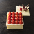 横須賀・嘉山農園の苺ショートケーキ（8,000円）ホテル雅叙園東京　※三越限定