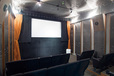 人形町 三日月座（人形町）／35mm映写機を揃えた本格的な試写室。席数は25席、音響は映画館並み