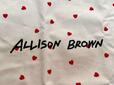 フロントの中央には「ALLISON BROWN 」のロゴ入り♪