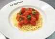 〈ラ・ベットラ・ダ・オチアイ〉激旨！トマトの冷製カペリーニ
