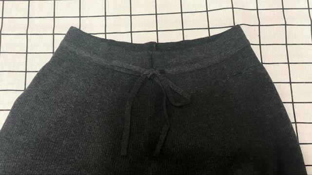 【ユニクロウォッシャブルニットリブパンツ】ゴム素材で履きやすくウエストは紐で調整可能