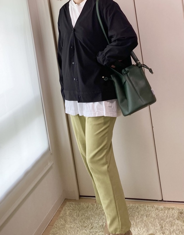 【ワークマン レディース ハイストレッチUVカーディガン】ボタンを留めればオフィスカジュアルにも