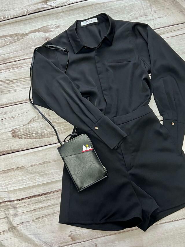 今年の秋冬のトレンド、ミニ丈！オールブラックコーデにも◎【GLOW 2023年11月号増刊】付録「SNOOPYスヌーピーカードケース付きレザー調スマホポシェット」