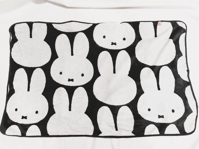 かわいいミッフィーの総柄♪