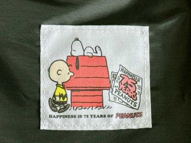 前面にかわいいスヌーピー＆チャーリー・ブラウンのイラストプリントタグ付き！