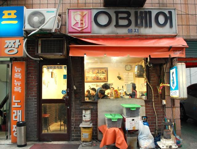 【ソウル乙支路3街】2010年の「ＯＢベオ」の外観。この枯れた店構えが魅力だった
