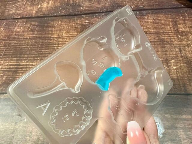 頭を下方向に向けてトントンするとGood！