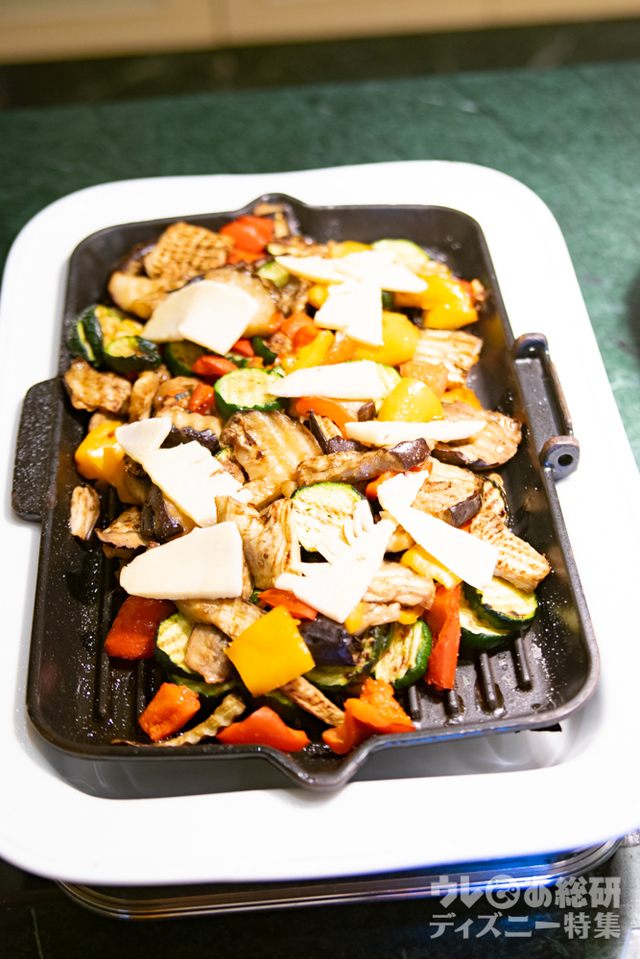 “ディズニー・イースター”ディナーブッフェ｜東京ディズニーランドホテル「シャーウッドガーデン・レストラン」