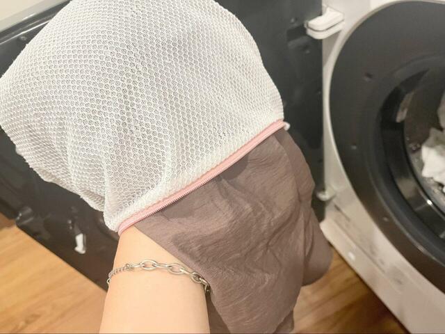 【GLOBAL WORK シャツジャケット】洗濯時はネットに入れて、シワを伸ばしてから干すのがおすすめ。すぐ乾きます◎