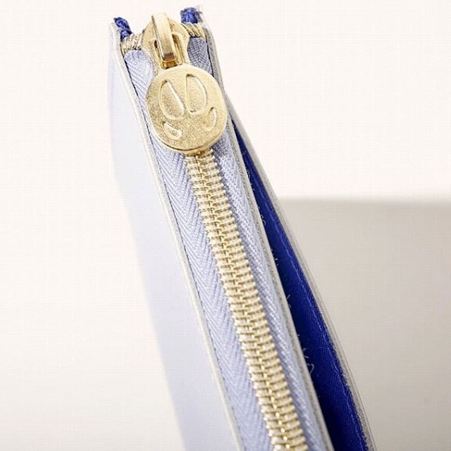 【『moz 整理上手な牛革長財布BOOK sky blue』（宝島社）】ヘラジカのひづめチャーム