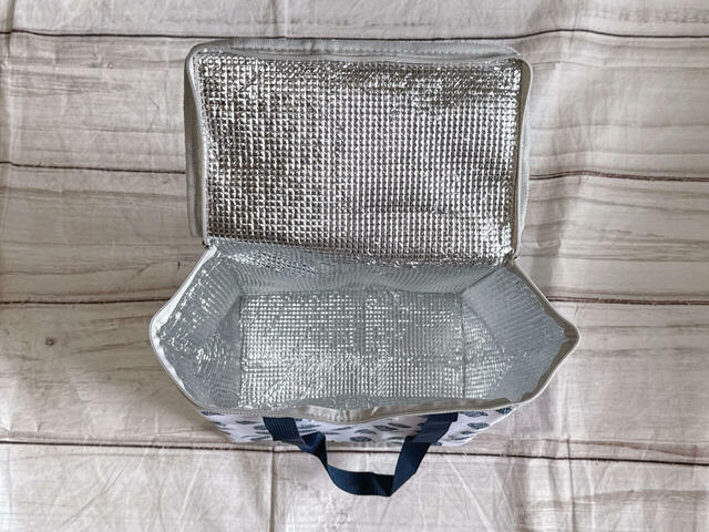 【cookpad plus 2025年夏号特別付録】内側はアルミ素材で保冷機能付き