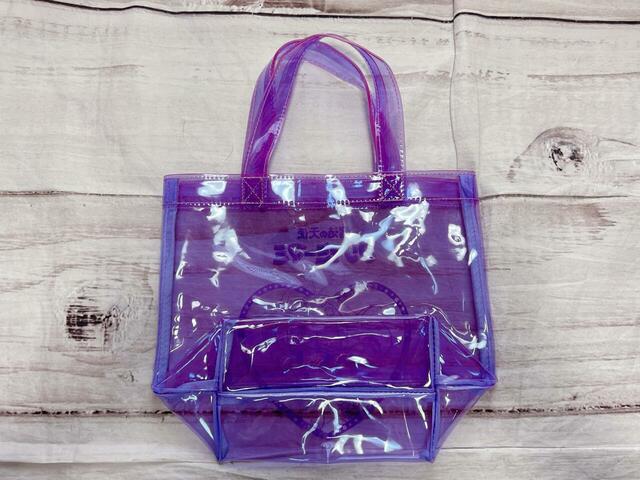 バックは装飾がないシンプルなデザイン