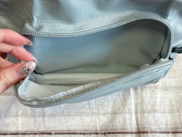 前面ポケットにもマチがついているのでたくさん入る！