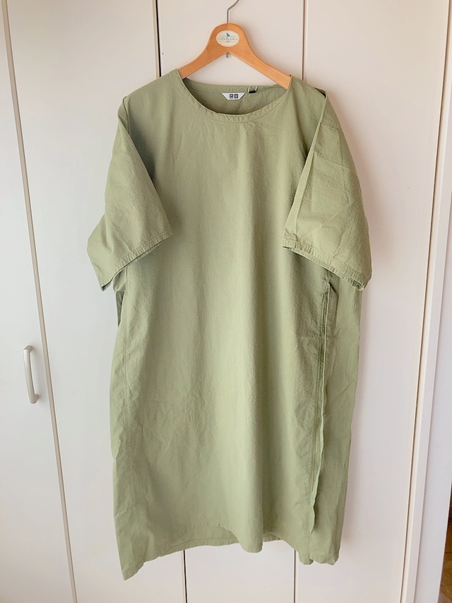 【ユニクロU 3wayシアサッカーワンピース（半袖）】オフホワイト以外は基本的に透け感はなく、裏地もありません