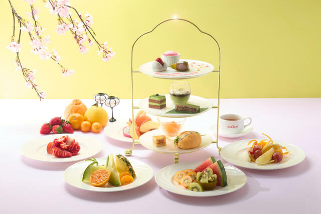 「タカノフルーツティアラ 苺と柑橘～春、果実、香る～」＜期間：2026年3月1日〜3月31日＞【タカノフルーツティアラに春色をまとった“和のアフタヌーンティー”が登場！みずみずしい“カットフルーツ”も食べ放題♪】