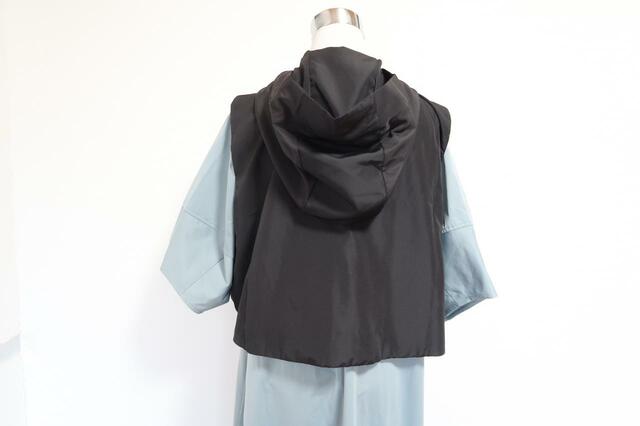 【ワークマン　レディースアクティブセットアップ】フードをかぶれば多少の雨も平気！