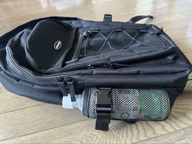 【Honeys　コード付大容量リュック】サイドポケットにはペットボトルや折りたたみ傘がすっぽり！