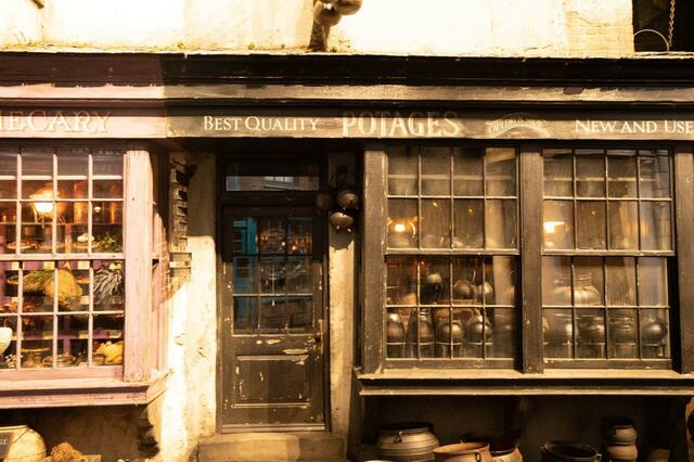 ダイアゴン横丁｜ワーナー ブラザース スタジオツアー東京 メイキング・オブ・ハリー・ポッター