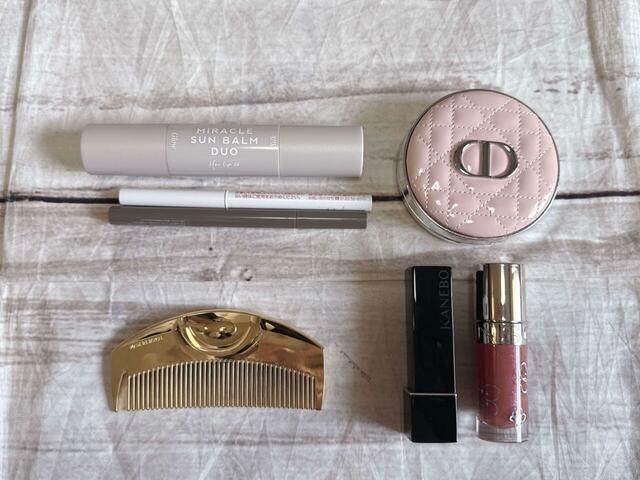 厚みがあるコスメも収納できるのがうれしいポイント!