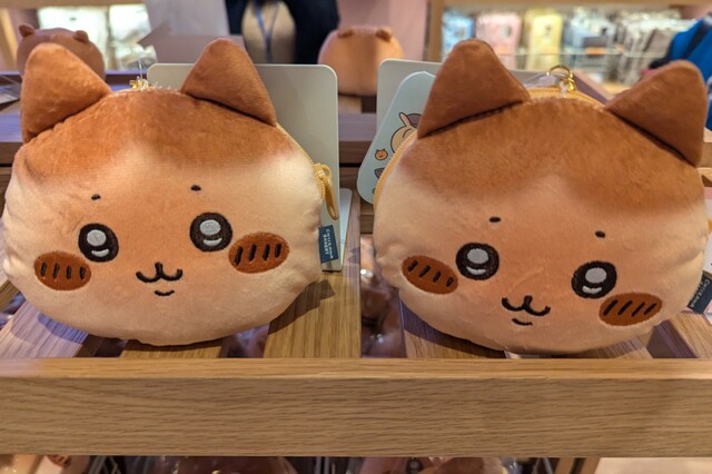 【ちいかわベーカリー】「パンみたいなおかおポーチ（ハチワレ）」1,760円