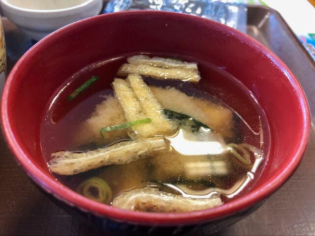 【すき家 たまかけ朝食】具がたっぷりで出汁が効いたお味噌汁も美味しいです