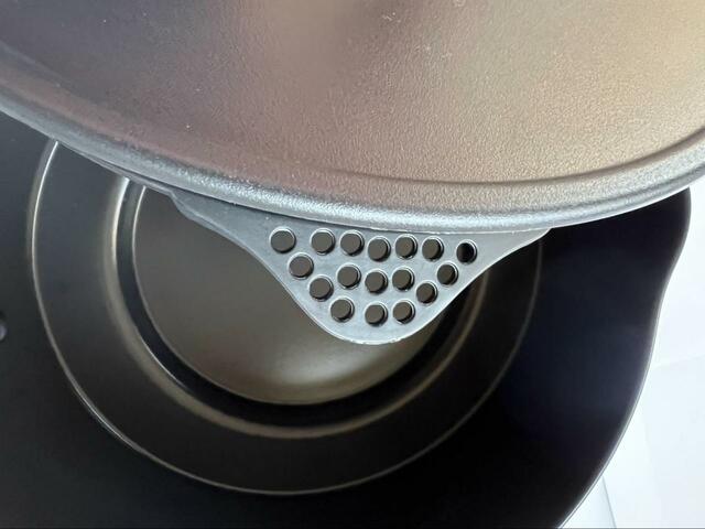 【アイリスオーヤマ クッキングケトル ICK-M1200-B ブラック】湯切りも簡単