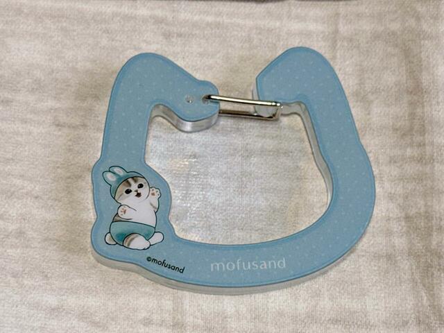 爽やかなブルー。かわいい猫型のカラビナがGood!