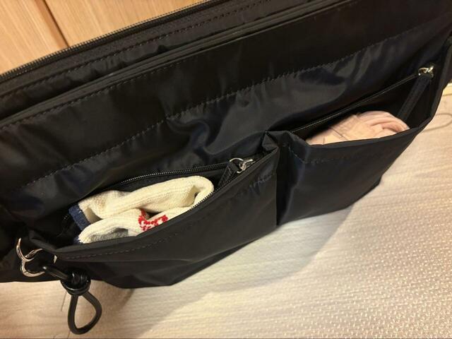 【GLOBAL WORK　撥水軽量7ポケットハンドルショルダー】ポケットは合計7つ！収納力の高さが魅力です◎