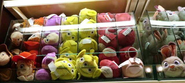 香港ディズニーランドグッズ　カチューシャのミニブラッシュアクセサリーを選べます