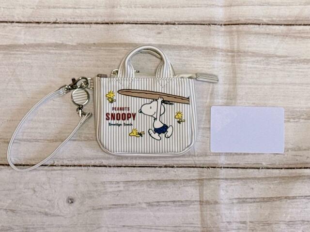 【しまむら:スヌーピーのパスケース(PEANUTS)】サイズは約縦8×横10×マチ1cm
