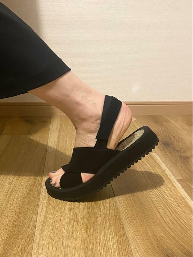 【無印良品 イ草サンダル】かかと後ろのベルトがしっかりホールド!サンダルあるあるの“パカパカして歩きにくい”という心配もありません♪