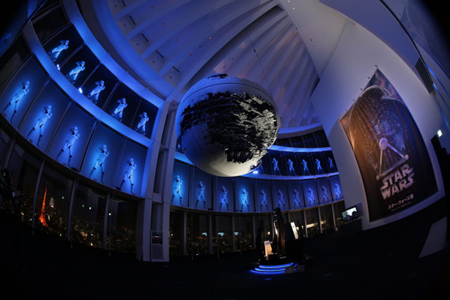 15分ごとに音と光の特別演出が行われる