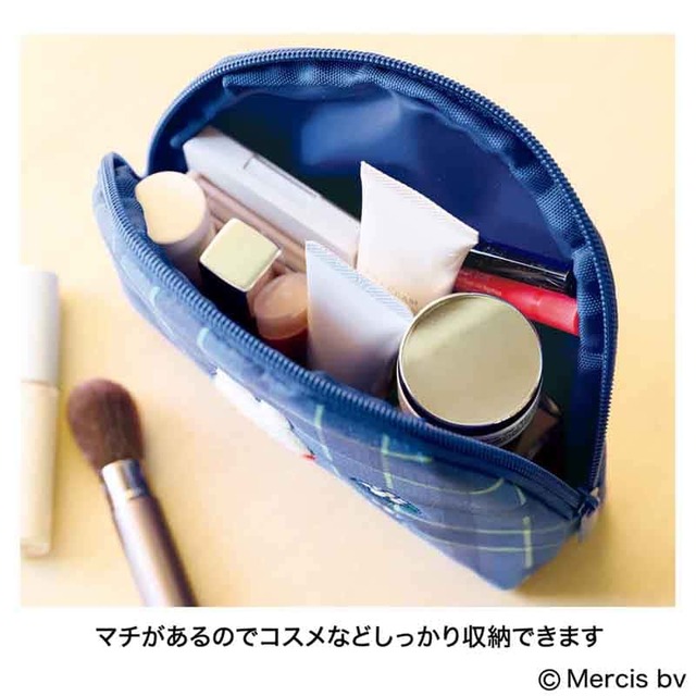 【リンネル 2024年9月号増刊】大きめのポーチはマチがあるので、コスメもたっぷり収納