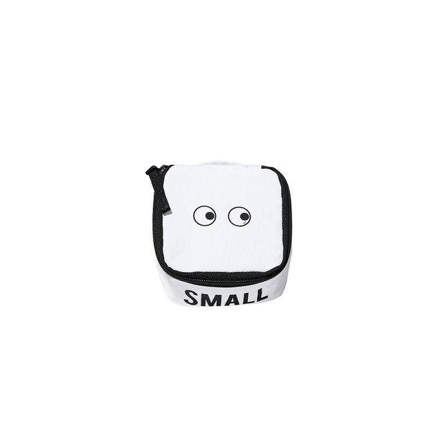 【UNIQLO x ANYA HINDMARCH T-SHIRT SHOP】「ミニスクエアポーチ」990円/大小2つのサイズを展開