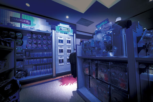 ユニバーサル・スタジオ・ジャパンで味わえる“超・恐怖体験”／店内までホラー仕様に