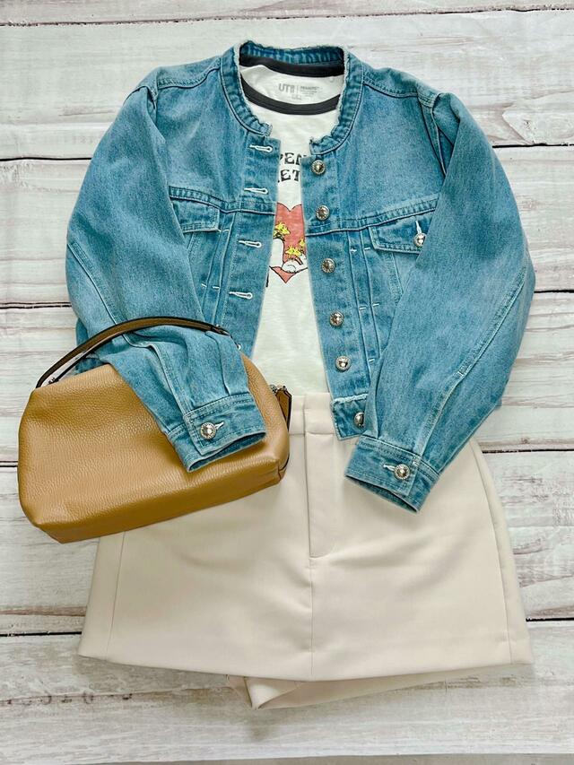 【UNIQLO（ユニクロ）ラブ サンシャイン＆ピーナッツ UT グラフィックTシャツ】ミニボトムでカジュアルに着こなしても◎